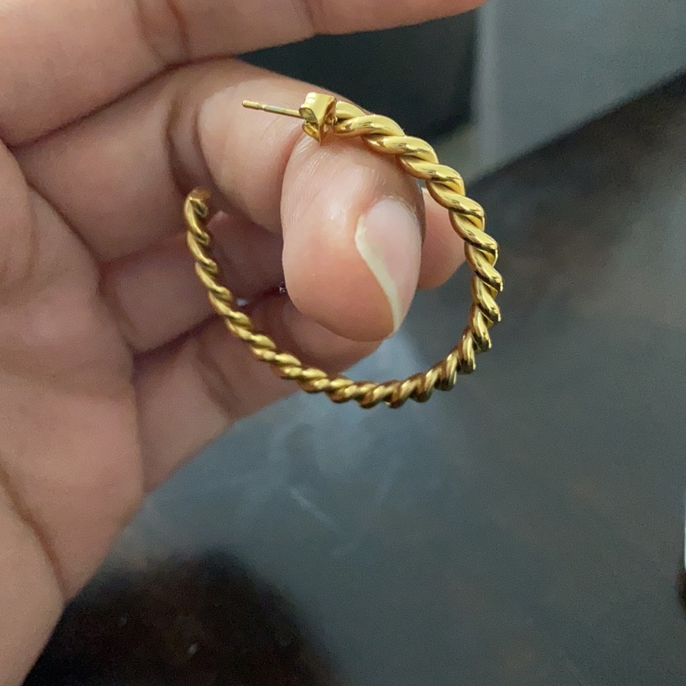 - Earring Gold hoop twisted rope chain